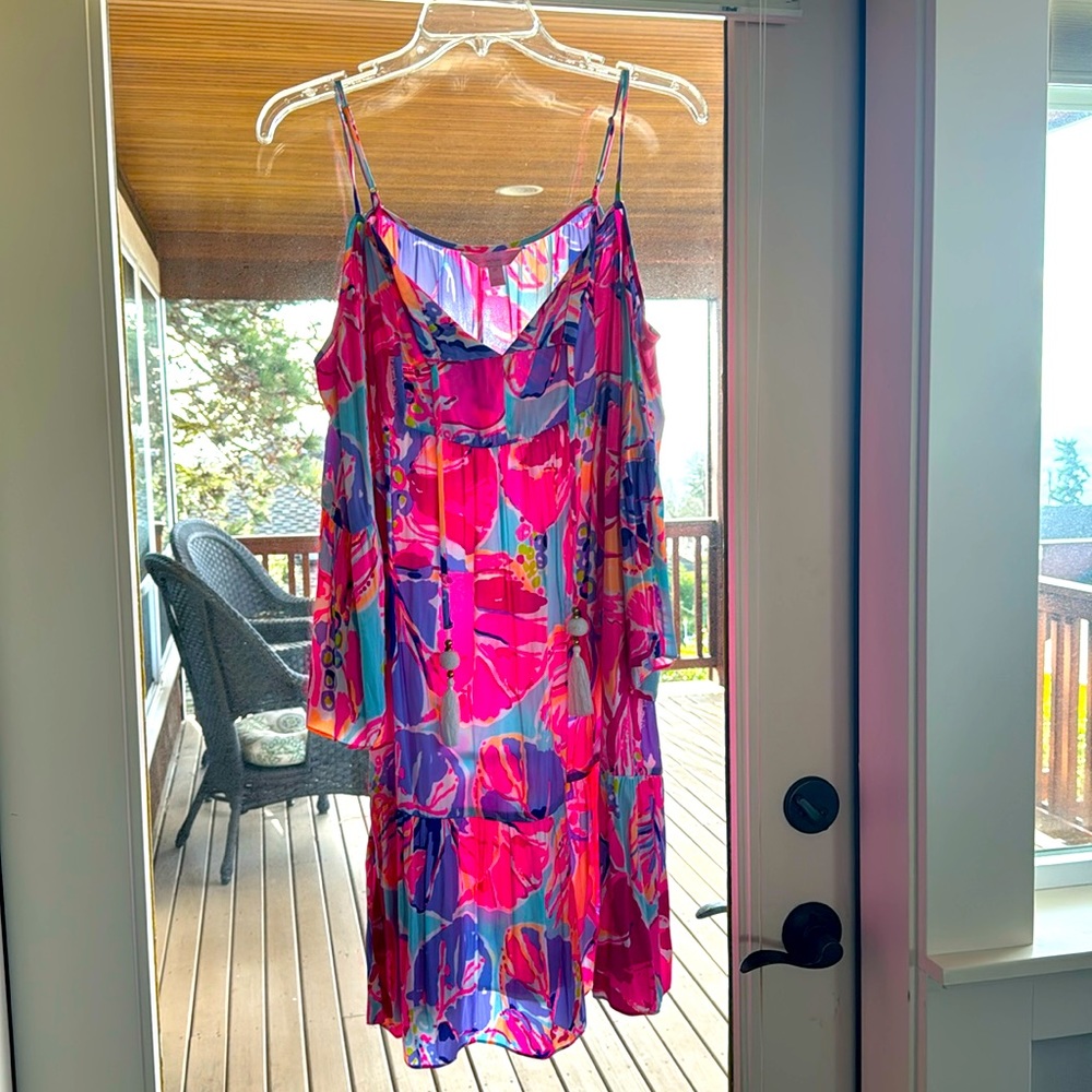 Lilly Pulitzer cover-up or sundress. Classic vacation look. Size M. Good cond.